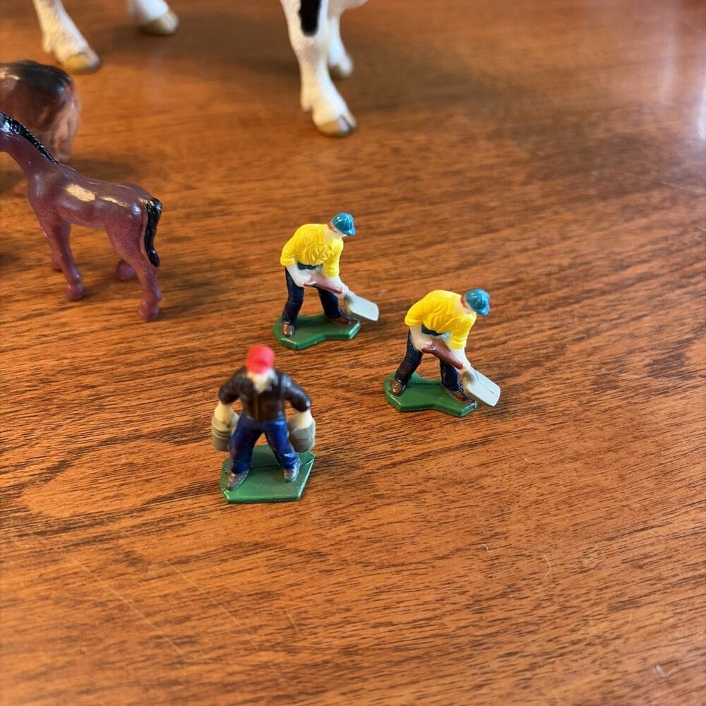 Farm Lot Schleich Horses, Cow ERTL Trailer, Farmers And Misc Small Animals - Picture 8 of 9